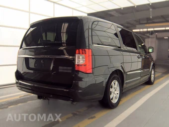 2012 Chrysler Town & Country Touring 121.2" WB – miniatura 5