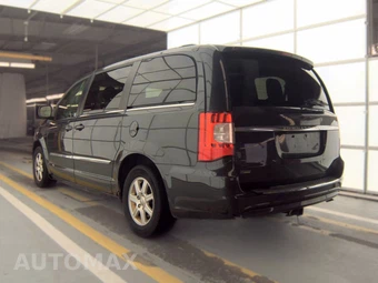 2012 Chrysler Town & Country Touring 121.2" WB – miniatura 8