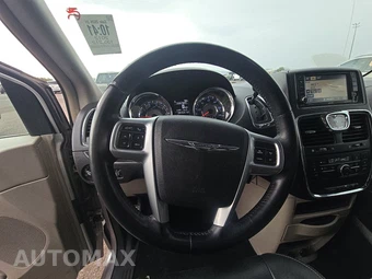 2012 Chrysler Town & Country Touring 121.2" WB – miniatura 10