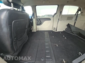 2012 Chrysler Town & Country Touring 121.2" WB – miniatura 13