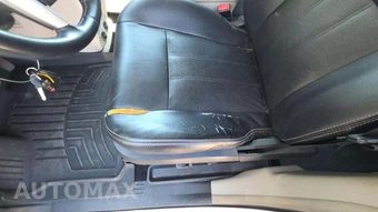 2012 Chrysler Town & Country Touring 121.2" WB – miniatura 23