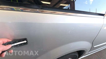 2012 Chrysler Town & Country Touring 121.2" WB – miniatura 25