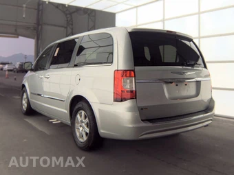 2012 Chrysler Town & Country Touring 121.2" WB – miniatura 6