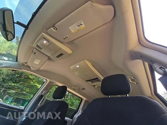 2012 Chrysler Town & Country Touring 121.2" WB – miniatura 11