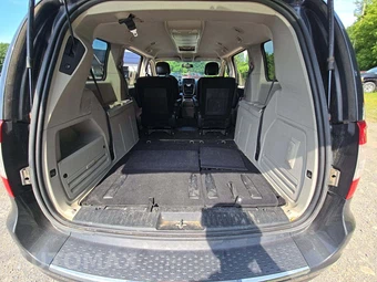 2012 Chrysler Town & Country Touring 121.2" WB – miniatura 15