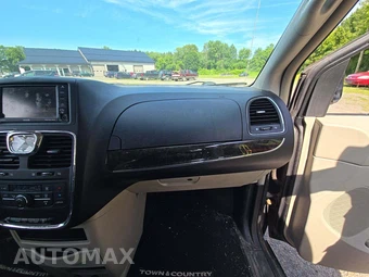 2012 Chrysler Town & Country Touring 121.2" WB – miniatura 20
