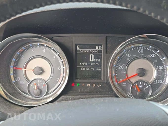 2012 Chrysler Town & Country Touring 121.2" WB – miniatura 9