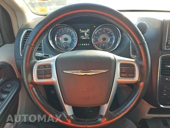 2012 Chrysler Town & Country Touring 121.2" WB - miniatura 10