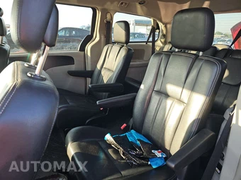 2012 Chrysler Town & Country Touring 121.2" WB - miniatura 13