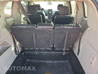 2012 Chrysler Town & Country Touring 121.2" WB - miniatura 17