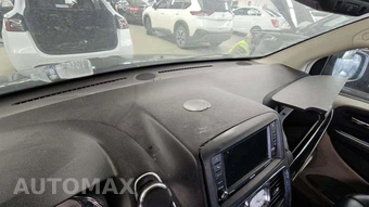 2012 Chrysler Town & Country Touring 121.2" WB - miniatura 31
