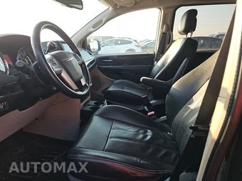 2012 Chrysler Town & Country Touring 121.2" WB - miniatura 7