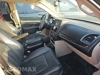 2012 Chrysler Town & Country Touring 121.2" WB - miniatura 8