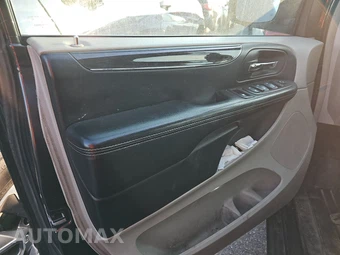 2012 Chrysler Town & Country Touring 121.2" WB - miniatura 9