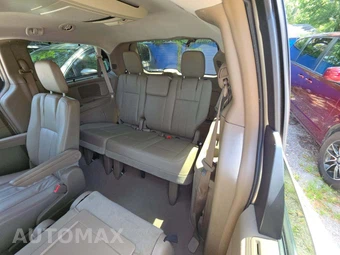 2012 Chrysler Town & Country Touring L 121.2" WB - miniatura 14