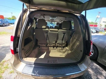 2012 Chrysler Town & Country Touring L 121.2" WB - miniatura 15