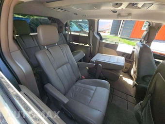 2012 Chrysler Town & Country Touring L 121.2" WB - miniatura 17