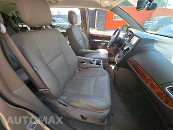 2012 Chrysler Town & Country Touring L 121.2" WB - miniatura 19