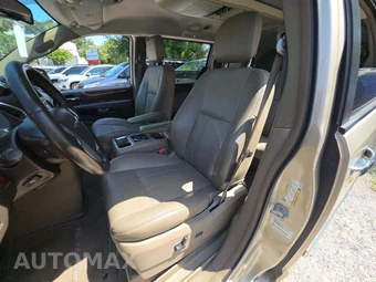 2012 Chrysler Town & Country Touring L 121.2" WB - miniatura 6