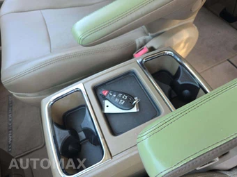 2012 Chrysler Town & Country Touring L 121.2" WB - miniatura 8