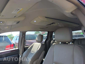 2012 Chrysler Town & Country Touring L 121.2" WB - miniatura 11