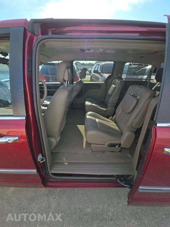 2012 Chrysler Town & Country Touring L 121.2" WB - miniatura 13