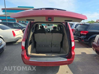 2012 Chrysler Town & Country Touring L 121.2" WB - miniatura 15