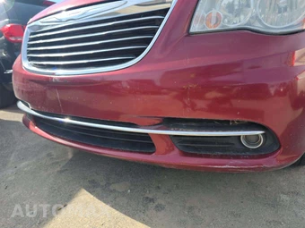 2012 Chrysler Town & Country Touring L 121.2" WB - miniatura 24