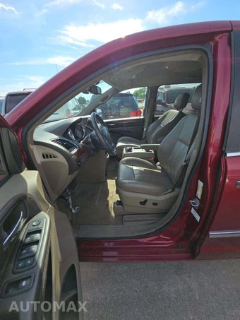 2012 Chrysler Town & Country Touring L 121.2" WB - miniatura 6