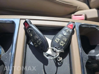 2012 Chrysler Town & Country Touring L 121.2" WB - miniatura 8