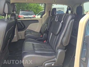 2012 Chrysler Town & Country Touring L 121.2" WB - miniatura 10