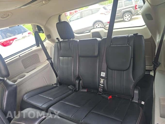 2012 Chrysler Town & Country Touring L 121.2" WB - miniatura 11