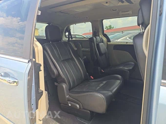 2012 Chrysler Town & Country Touring L 121.2" WB - miniatura 14