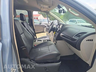 2012 Chrysler Town & Country Touring L 121.2" WB - miniatura 16