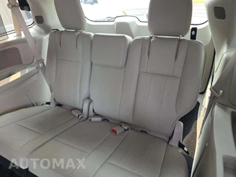 2012 Chrysler Town & Country Touring L 121.2" WB - miniatura 14