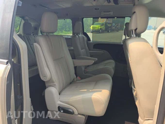 2012 Chrysler Town & Country Touring L 121.2" WB - miniatura 17