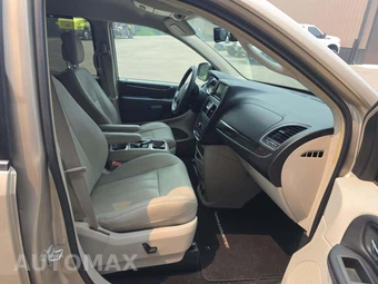 2012 Chrysler Town & Country Touring L 121.2" WB - miniatura 19
