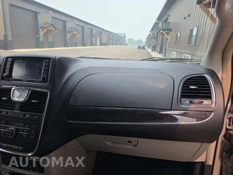 2012 Chrysler Town & Country Touring L 121.2" WB - miniatura 20