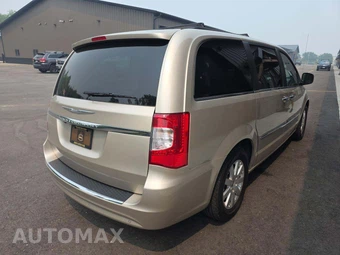 2012 Chrysler Town & Country Touring L 121.2" WB - miniatura 3