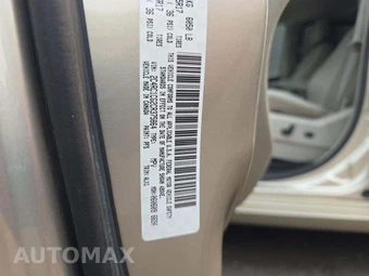 2012 Chrysler Town & Country Touring L 121.2" WB - miniatura 5