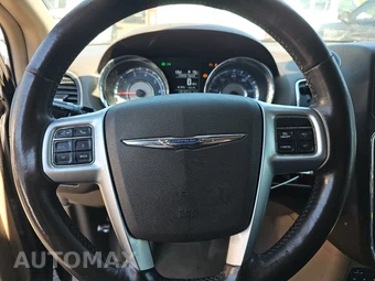 2012 Chrysler Town & Country Touring L 121.2" WB – miniatura 10