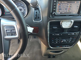 2012 Chrysler Town & Country Touring L 121.2" WB – miniatura 11