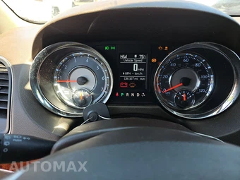 2012 Chrysler Town & Country Touring L 121.2" WB – miniatura 12