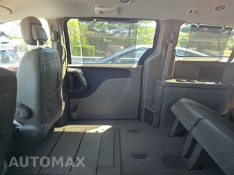 2012 Chrysler Town & Country Touring L 121.2" WB – miniatura 13