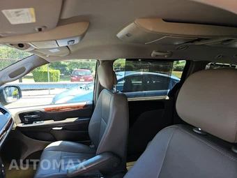 2012 Chrysler Town & Country Touring L 121.2" WB – miniatura 19
