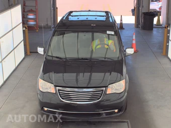 2012 Chrysler Town & Country Touring L 121.2" WB – miniatura 2