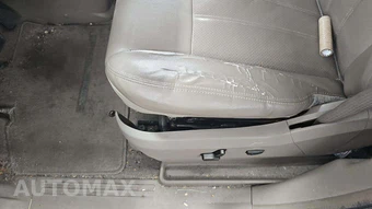2012 Chrysler Town & Country Touring L 121.2" WB – miniatura 27