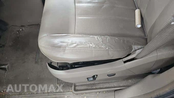 2012 Chrysler Town & Country Touring L 121.2" WB – miniatura 31