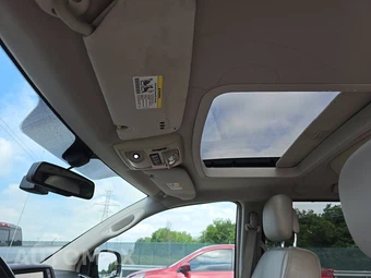 2012 Chrysler Town & Country Touring L 121.2" WB – miniatura 19