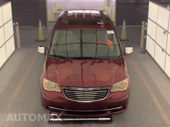 2012 Chrysler Town & Country Touring L 121.2" WB – miniatura 2